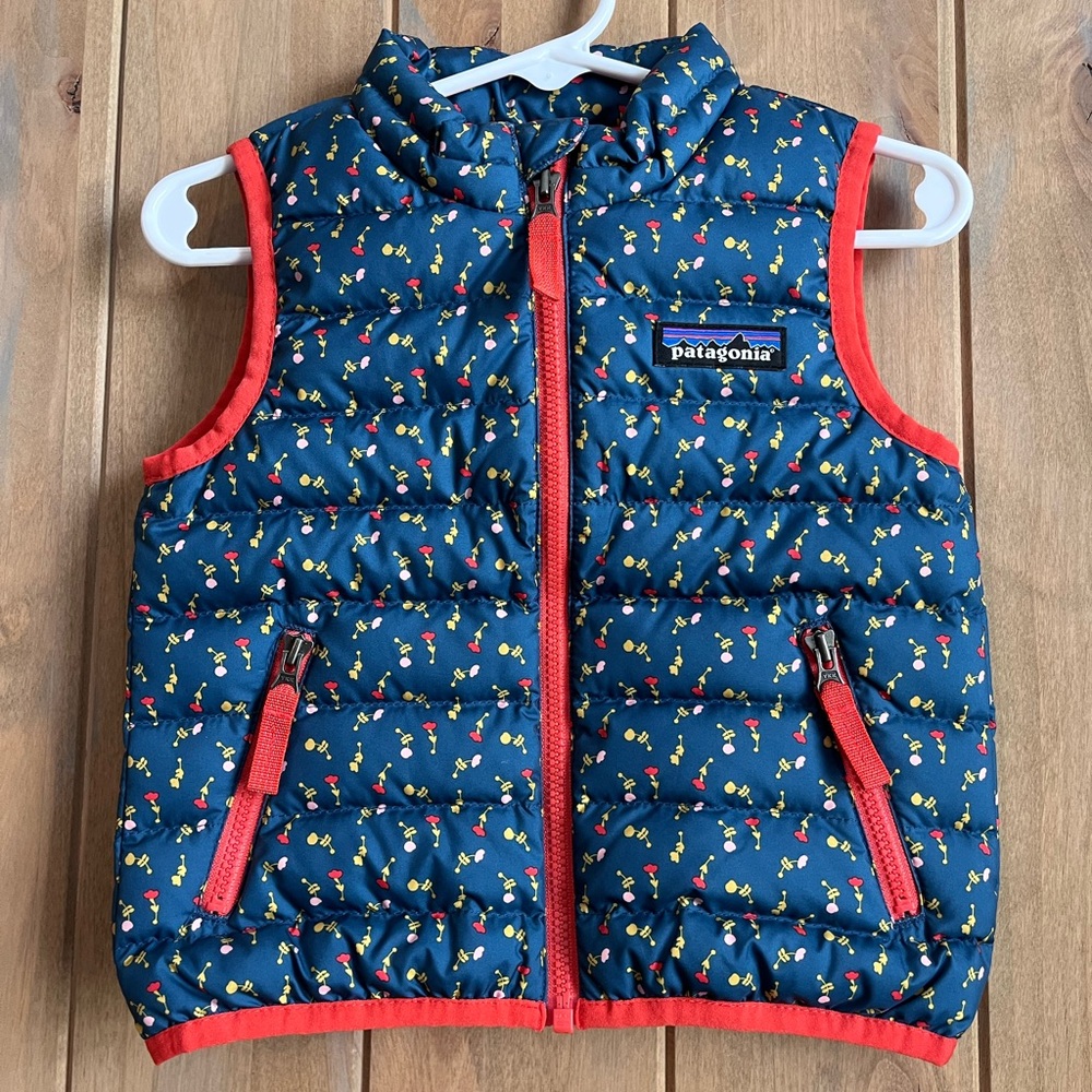 Patagonia dark blue green Floral-Print Puffer with Red Interior size 6-12 months